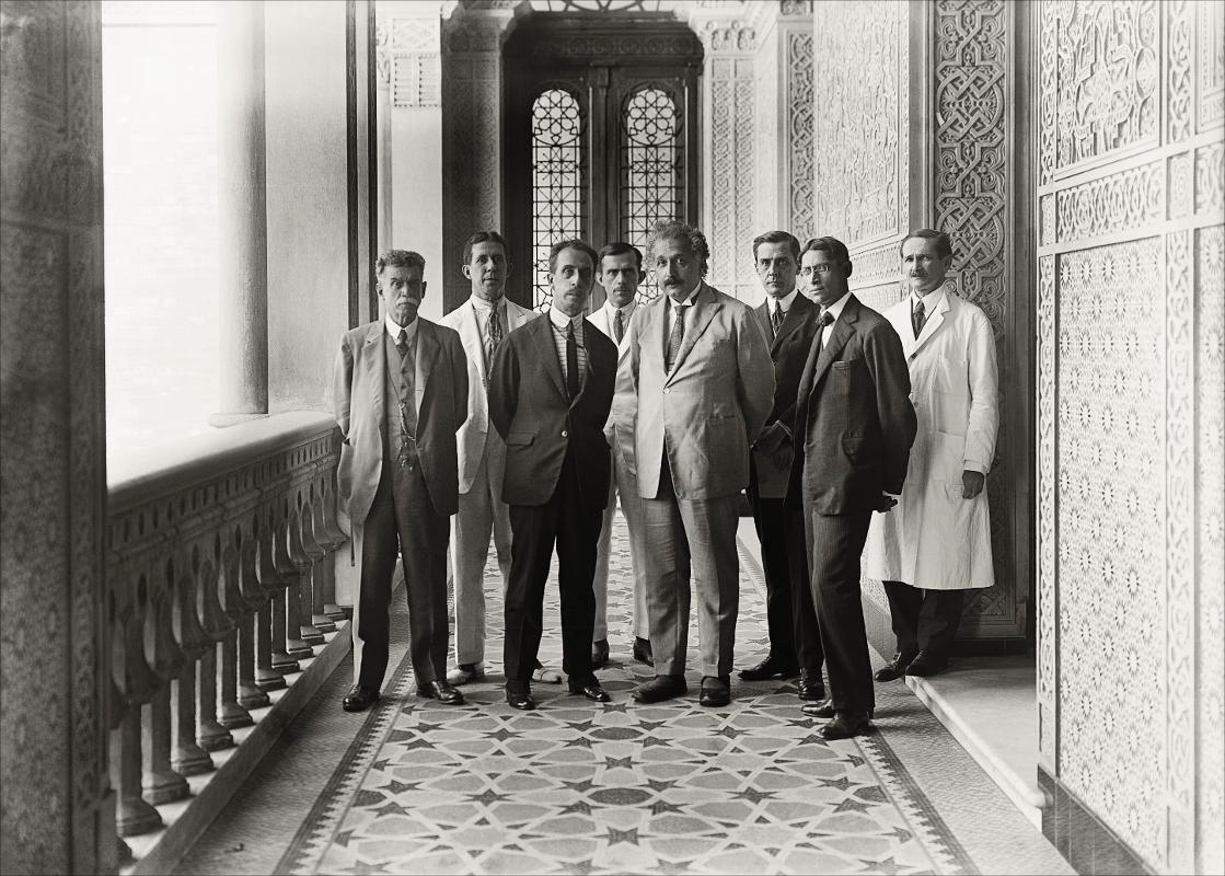 Visita de Albert Einstein ao Instituto Oswaldo Cruz, 8 de maio de 1925. Manguinhos, Rio de Janeiro / Acervo Casa de Oswaldo Cruz. Equipe da Fiocruz.